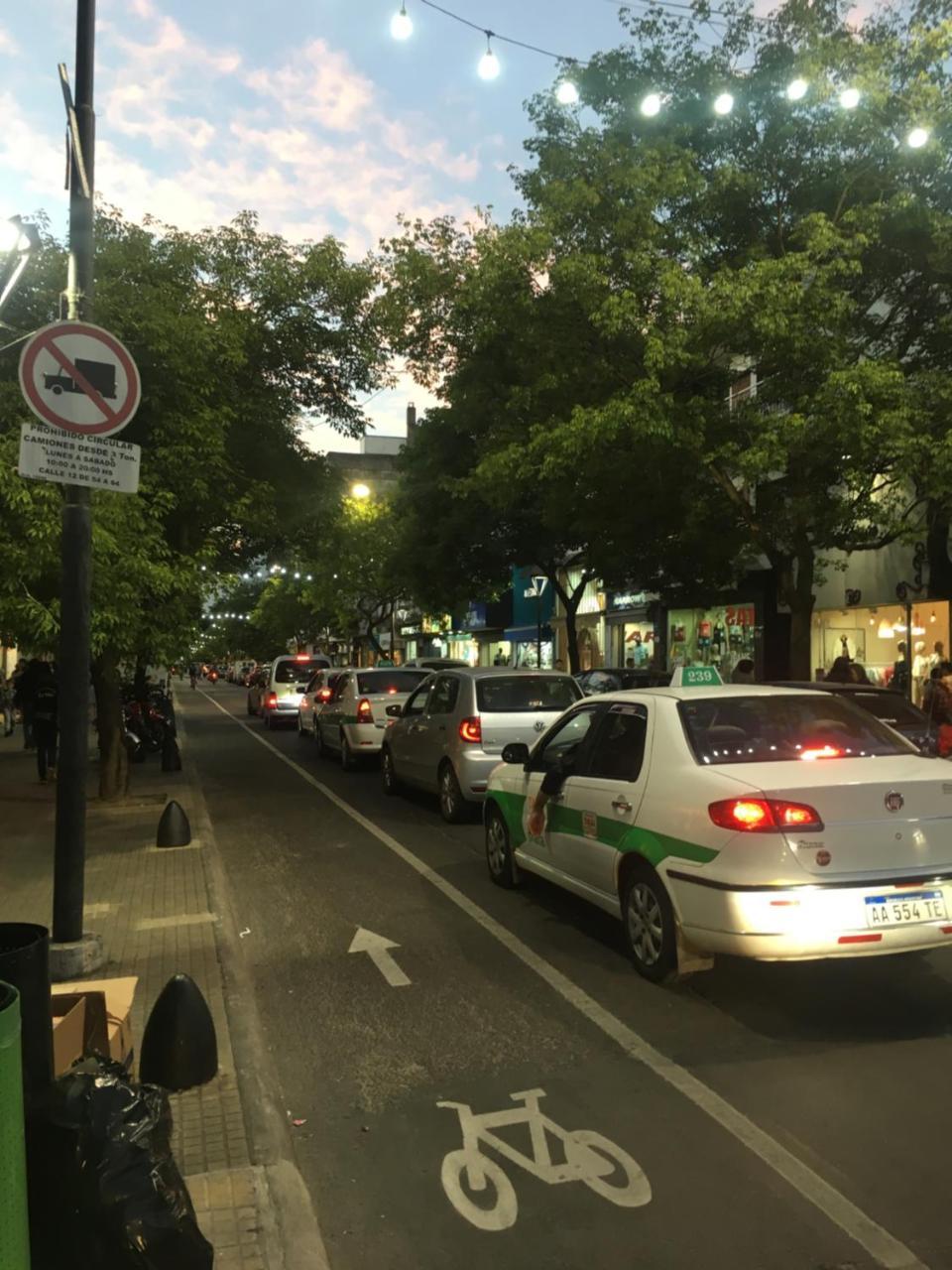 Apartamento Av Kennedy Y Cervino A Metros Embajada Eeuu Buenos Aires Exteriér fotografie
